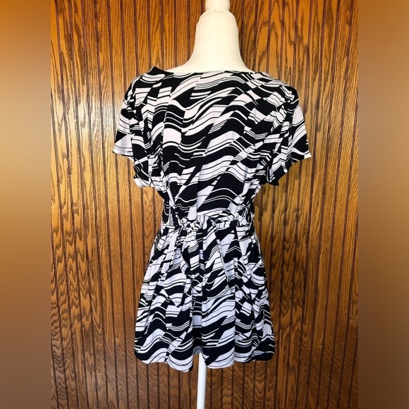 Apostrophe black and white stretch tie back shirt size XL - Picture 3 of 16